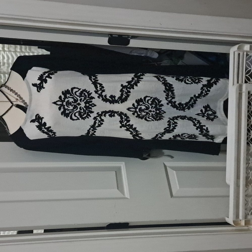 YOUNG THREADS DRESS - Picture 2 of 7